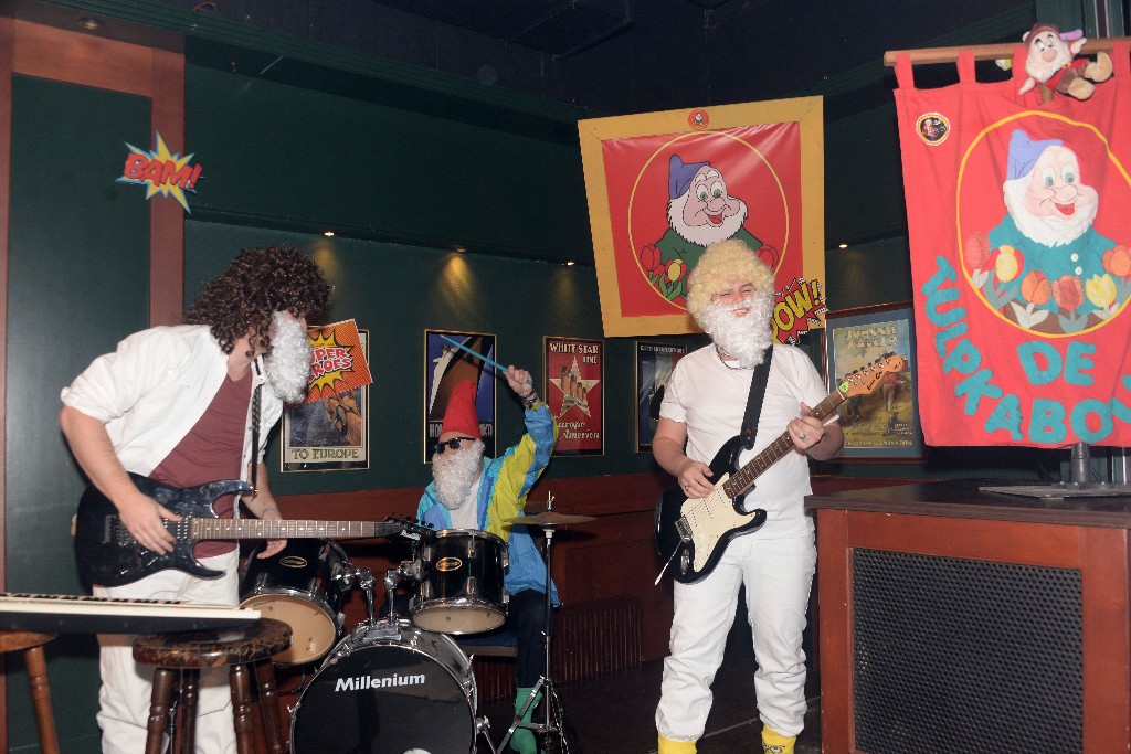 ../Images/Held op sokken feest 106.jpg